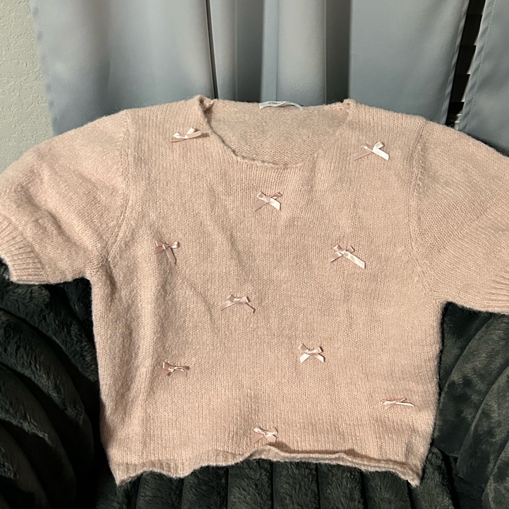 Elegant Blush Bow-Accent Women's Sweater